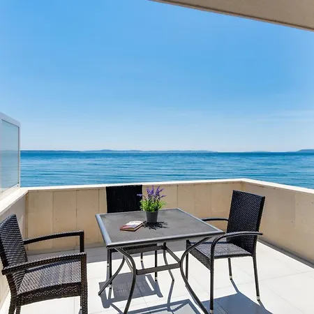 Mario Pensión Podstrana